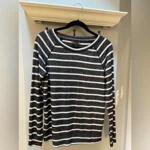 MIX long sleeve knot top. Black and white stripes